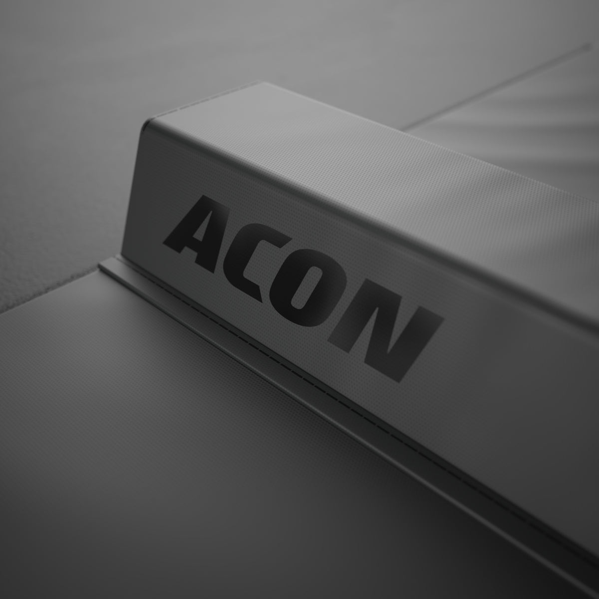 Gros plan du logo Black Acon sur la poutre d'équilibre Black Edition ACON.