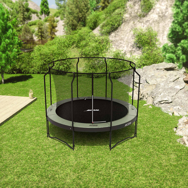 Trampoline rond Acon avec filet Premium dans un jardin