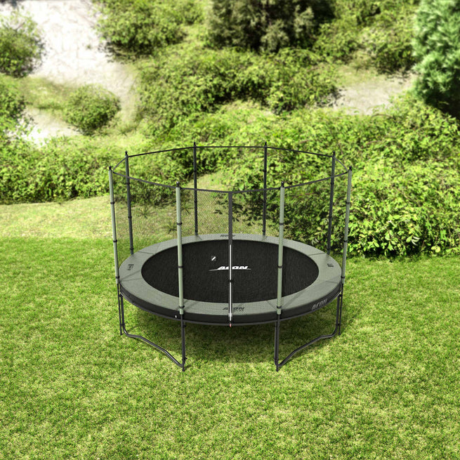 Trampoline Acon Air 3,7 mavec filet standard dans un jardin