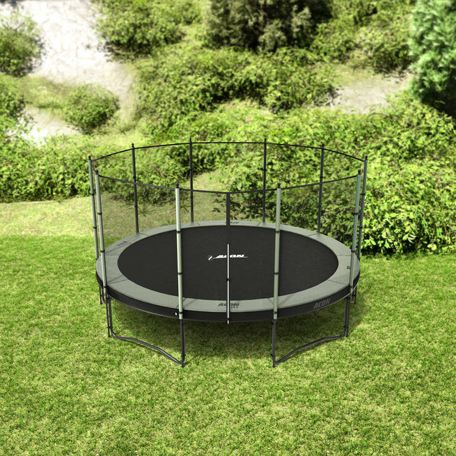 Trampoline rond Acon 4,6 m avec filet dans un jardin