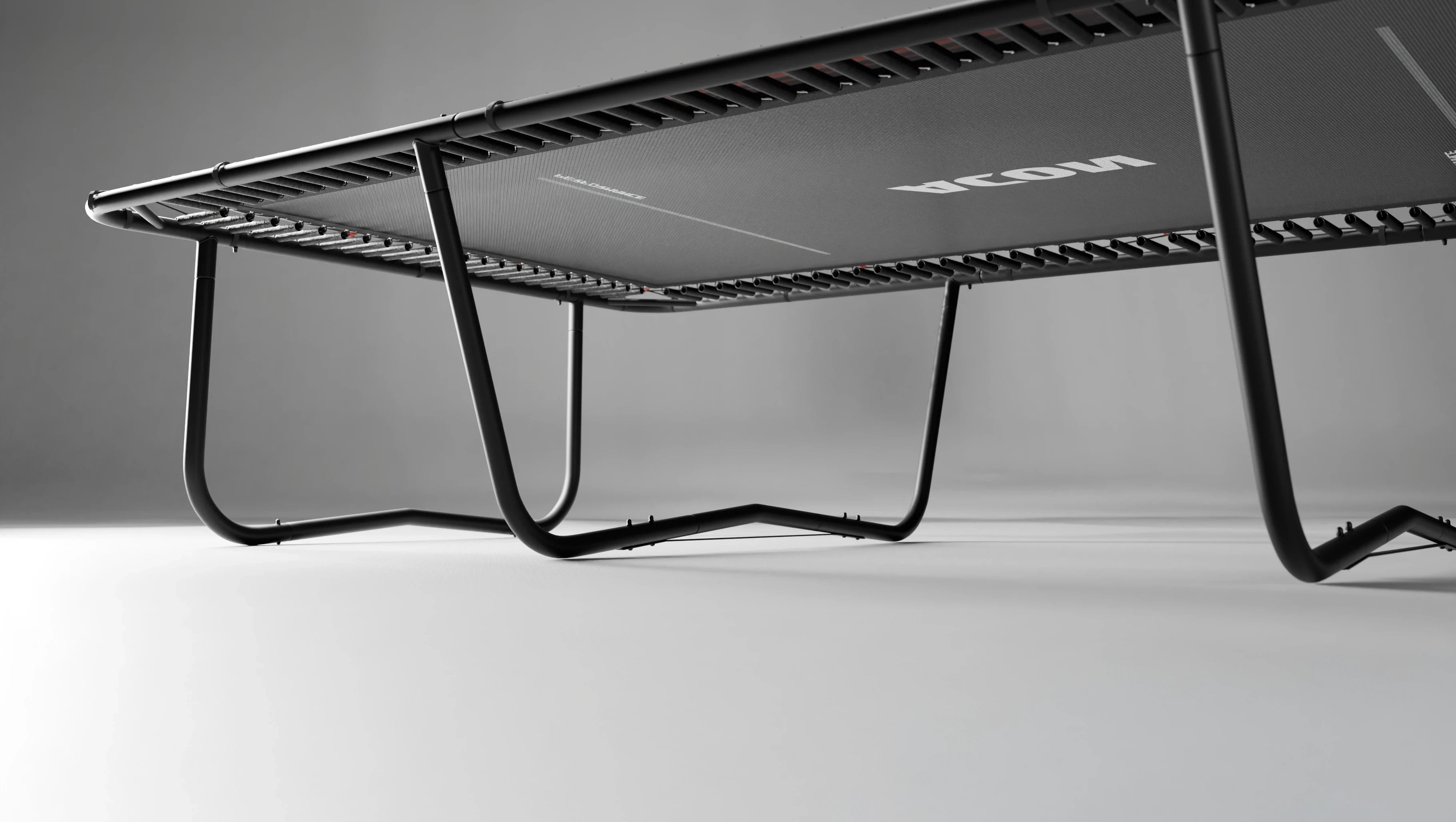 Ressorts du trampoline ACON 16 HD  PRO montés, vus de dessous.