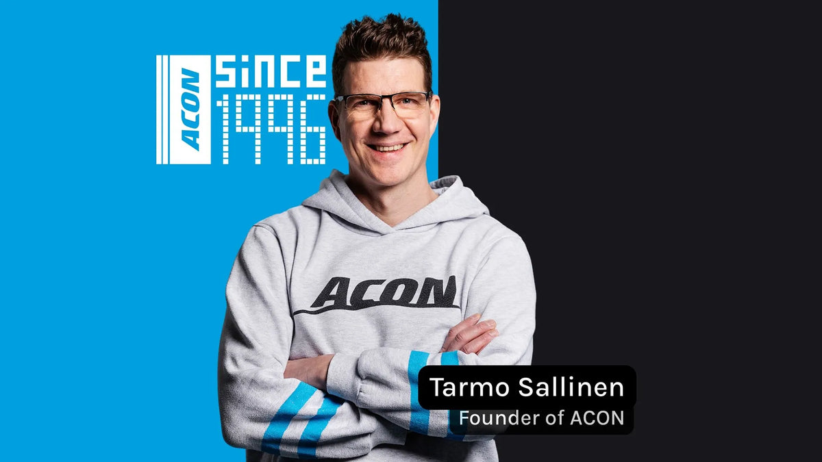 Miniature vidéo montrant le fondateur d’ACON, Tarmo Sallinen, portant un sweat à capuche ACON à côté du logo ACON Since 1996.