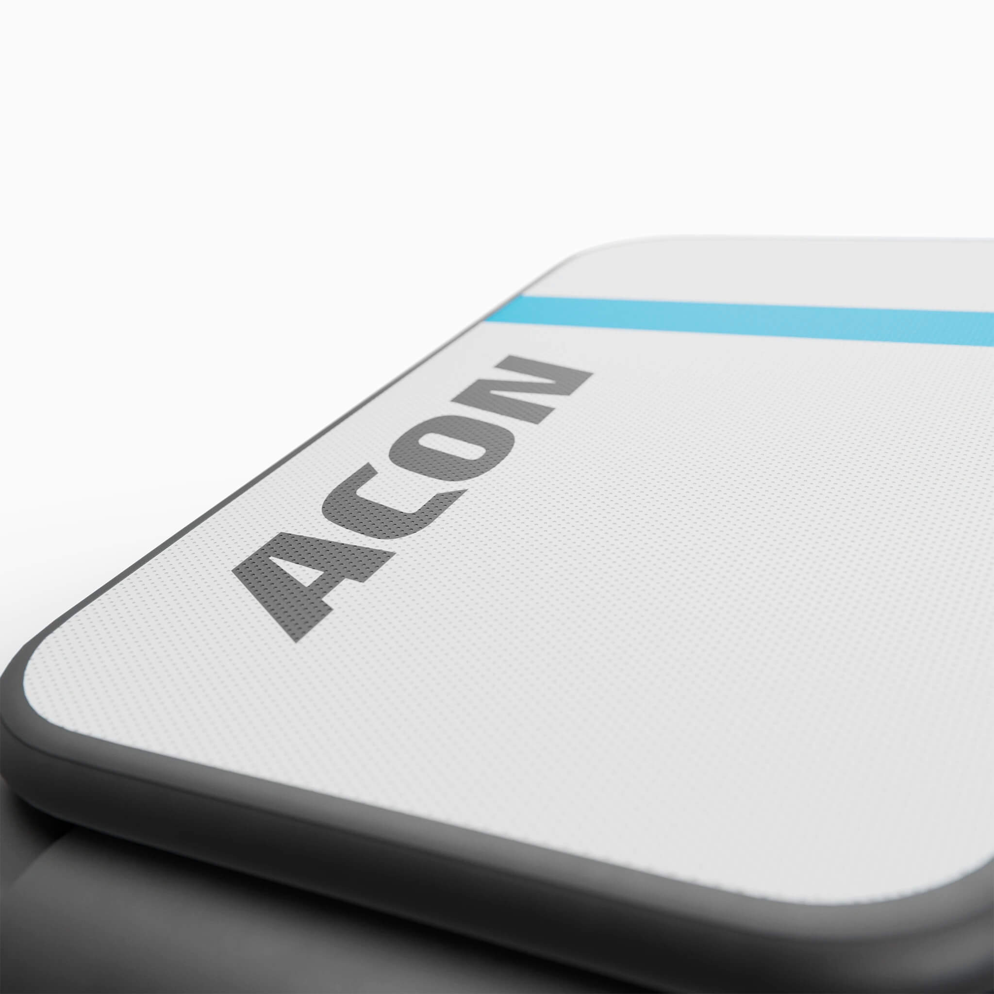 Vue détaillée du logo ACON sur le Tremplin.