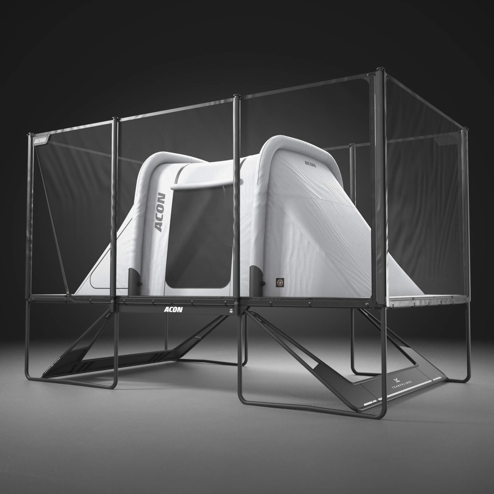 Tente pour trampoline rectangulaire installée sur un trampoline Acon X 5 m, sur fond gris foncé. 