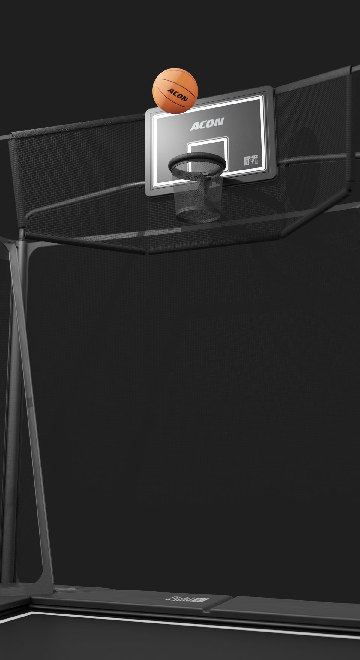 Panier de basket du trampoline Acon X avec ballon sur fond noir.